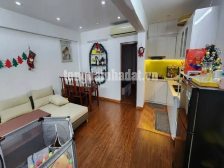 4 Bán căn hộ tập thể NghĩaTân Cầu Giấy Hà Nội tầng 4 70m2 giá 3,25 tỷ