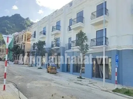 4 Bán nhà  xây mới đường Võ Nguyên Giáp H. Mộc Châu Sơn La thuận lợi kinh doanh, MT 7.5m